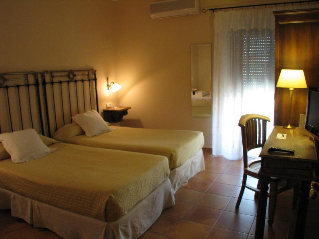 Hotel Don Carlos Caceres Bilik gambar