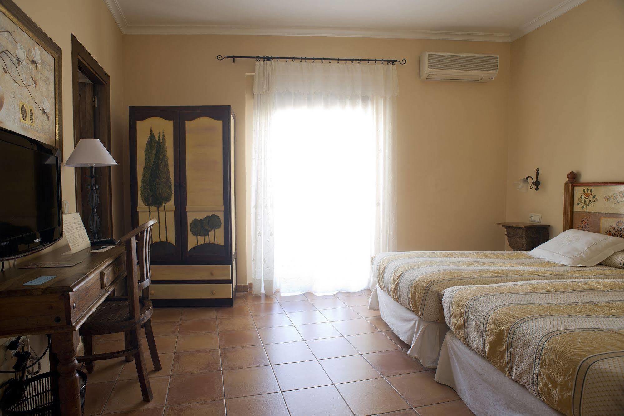 Hotel Don Carlos Caceres Luaran gambar